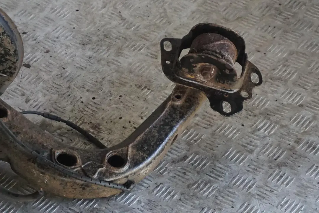 BMW 3 E46 Saloon 325i M54 Rear Left N/S Suspension Leg Brake Wheel Hub Axle - SKU 6774777-3 - Part number 6774777