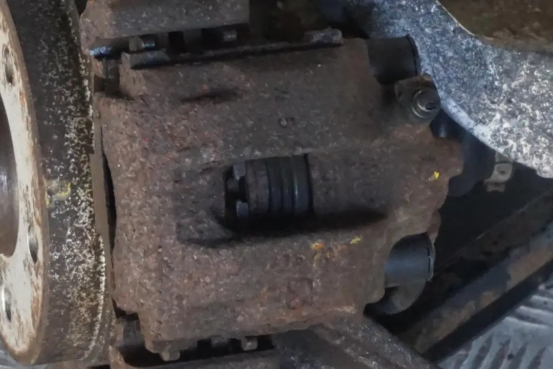 M54 Rear Left N/S Suspension Leg Brake Wheel Hub Axle to BMW 3 E46 Saloon 325i with Part number 6774777 BMW 3 E46 Saloon 325i M54 Rear Left N/S Suspension Leg Brake Wheel Hub Axle - SKU 6774777-3 - Part number 6774777