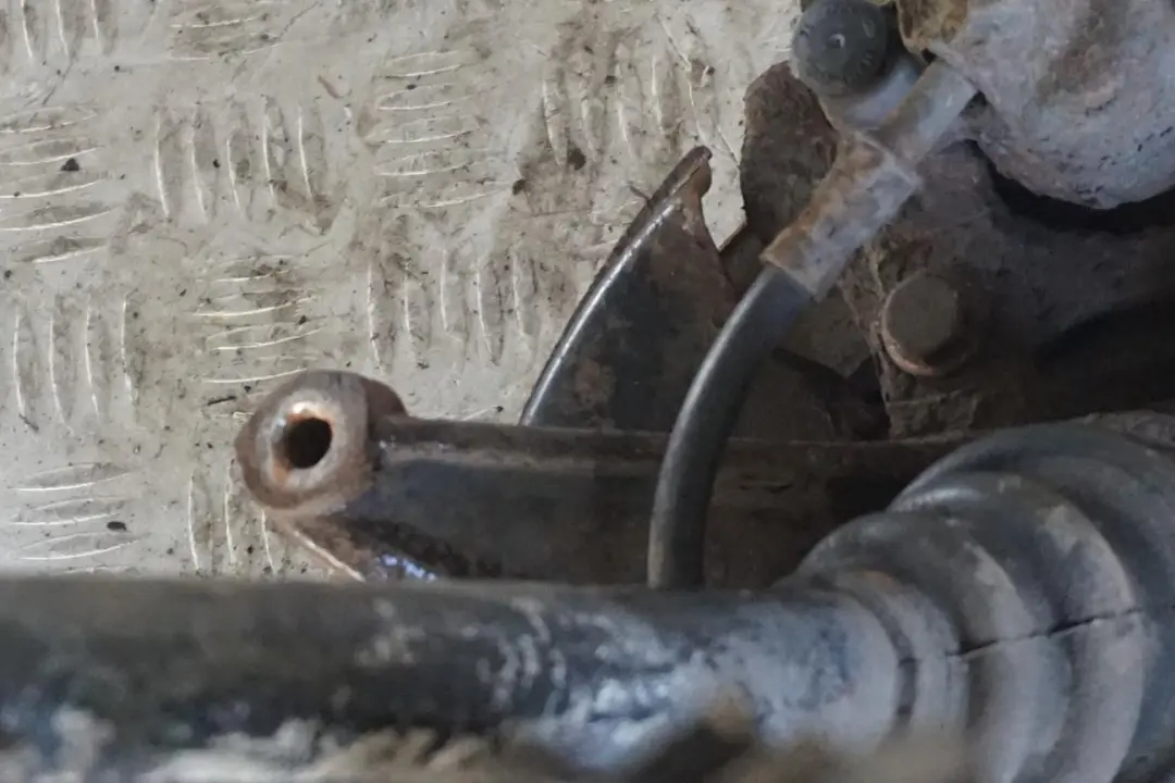 M54 Rear Left N/S Suspension Leg Brake Wheel Hub Axle to BMW 3 E46 Saloon 325i with Part number 6774777 BMW 3 E46 Saloon 325i M54 Rear Left N/S Suspension Leg Brake Wheel Hub Axle - SKU 6774777-3 - Part number 6774777