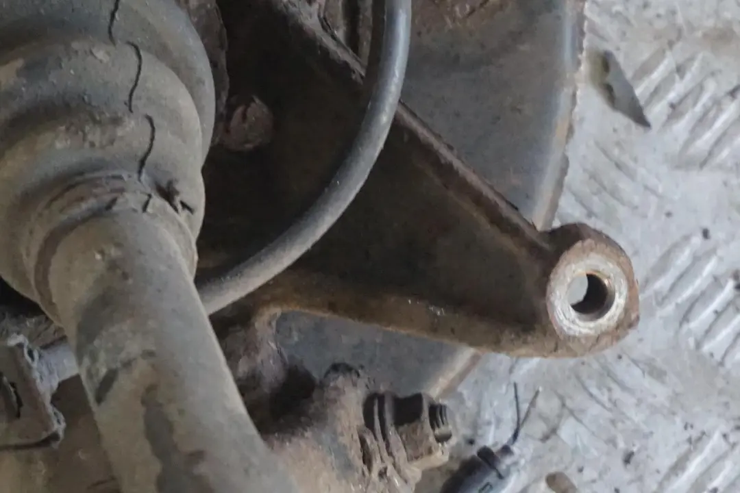 M54 Rear Right O/S Suspension Leg Brake Wheel Hub Axle to BMW 3 E46 Saloon 325i with Part number 6774778 BMW 3 E46 Saloon 325i M54 Rear Right O/S Suspension Leg Brake Wheel Hub Axle - SKU 6774778-2 - Part number 6774778