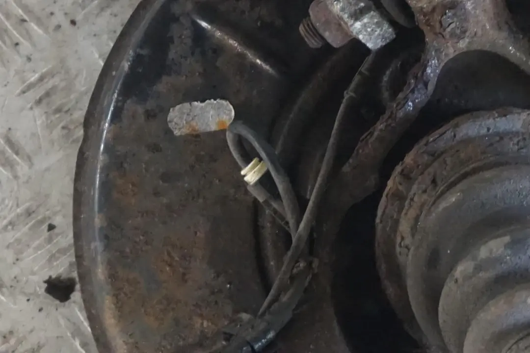 BMW 3 E46 Saloon 325i M54 Rear Right O/S Suspension Leg Brake Wheel Hub Axle - SKU 6774778-2 - Part number 6774778