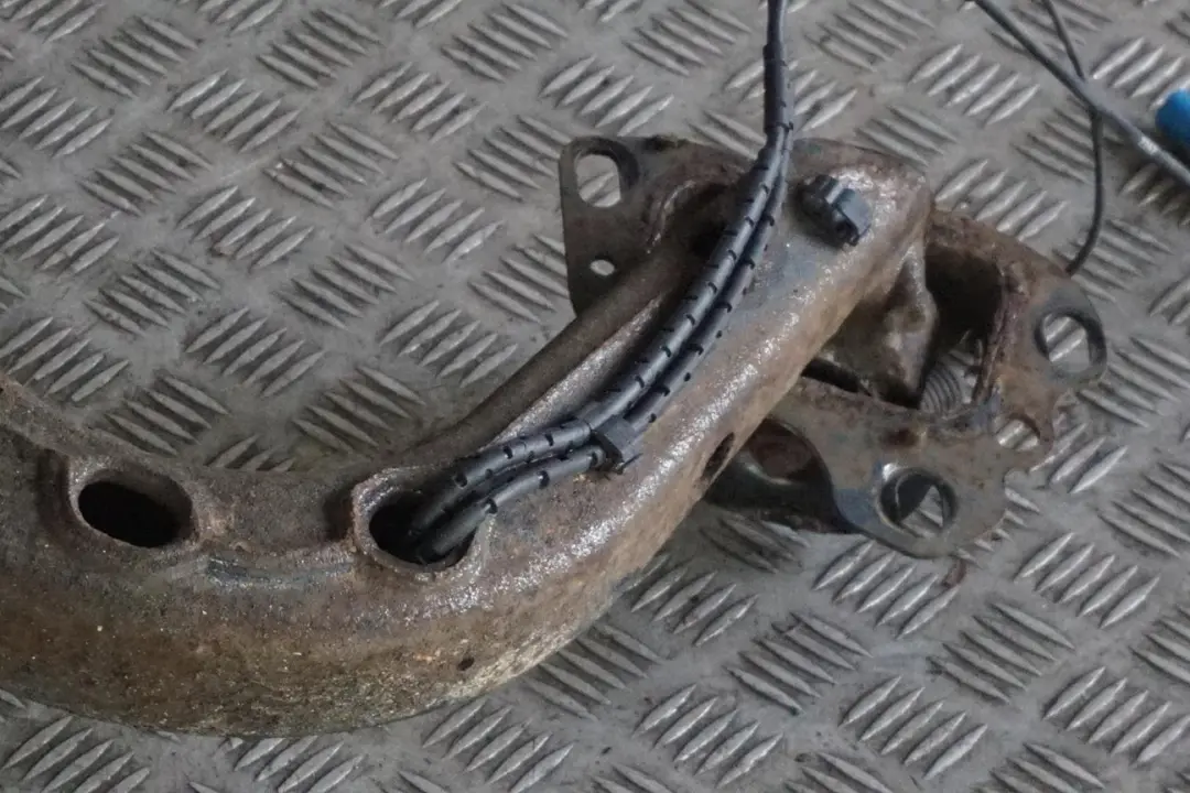 N42 116PS Abtriebswelle Schwenklager Bremssattel Hinten Rechts für BMW 3 E46 316i mit Teilenummer 6774778 BMW 3 E46 316i N42 116PS Abtriebswelle Schwenklager Bremssattel Hinten Rechts - SKU 6774778 - Teilenummer 6774778