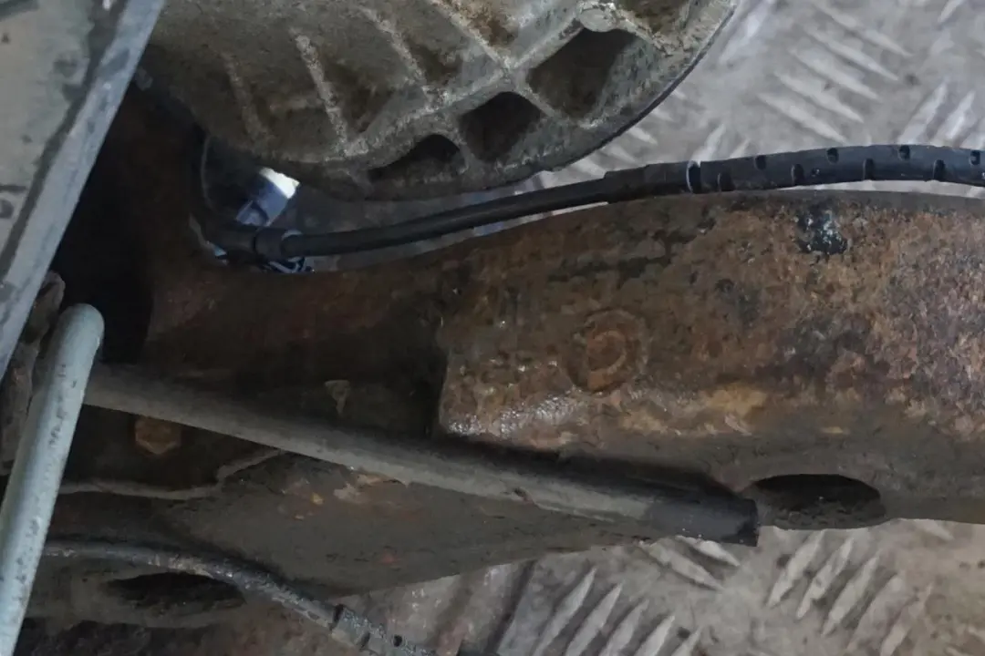 M57 184PS Abtriebswelle Schwenklager Hinten Links für BMW 3 E46 Sedan 330d mit Teilenummer 6774777 BMW 3 E46 Sedan 330d M57 184PS Abtriebswelle Schwenklager Hinten Links - SKU 6774779 - Teilenummer 6774777