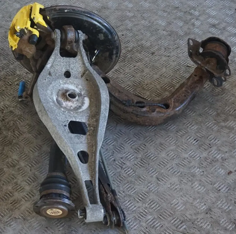 M57 184PS Abtriebswelle Schwenklager Hinten Links für BMW 3 E46 Sedan 330d mit Teilenummer 6774777 BMW 3 E46 Sedan 330d M57 184PS Abtriebswelle Schwenklager Hinten Links - SKU 6774779 - Teilenummer 6774777