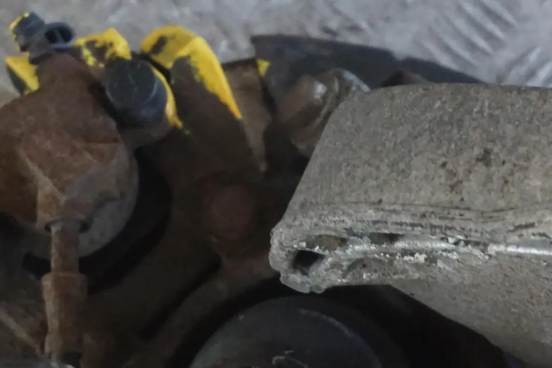 M57 Rear Left N/S Suspension Leg Brake Wheel Hub Axle to BMW 3 E46 Saloon 330d with Part number 6774777 BMW 3 E46 Saloon 330d M57 Rear Left N/S Suspension Leg Brake Wheel Hub Axle - SKU 6774779 - Part number 6774777