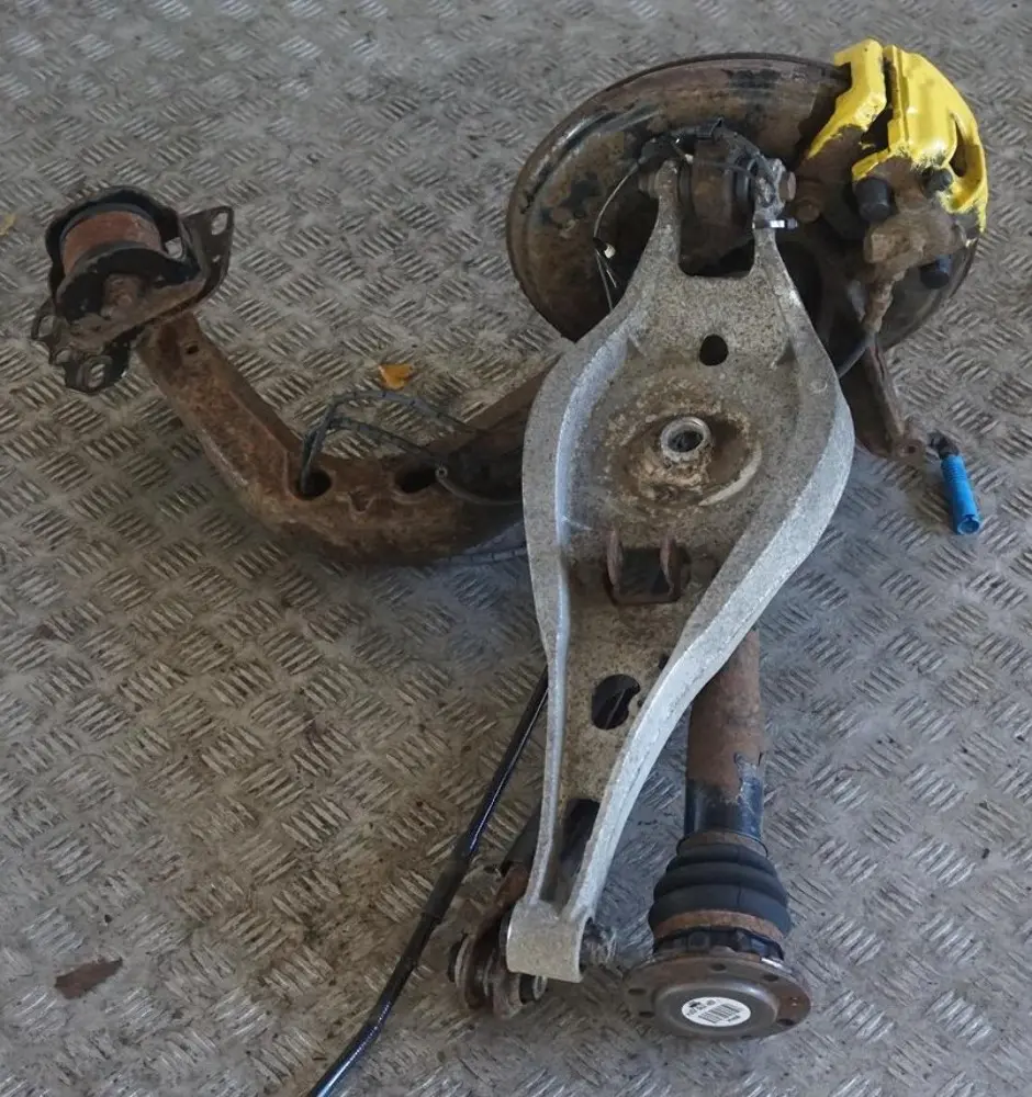 M57 184PS Abtriebswelle Schwenklager Hinten Links für BMW 3 E46 Sedan 330d mit Teilenummer 6774780 BMW 3 E46 Sedan 330d M57 184PS Abtriebswelle Schwenklager Hinten Links - SKU 6774780 - Teilenummer 6774780