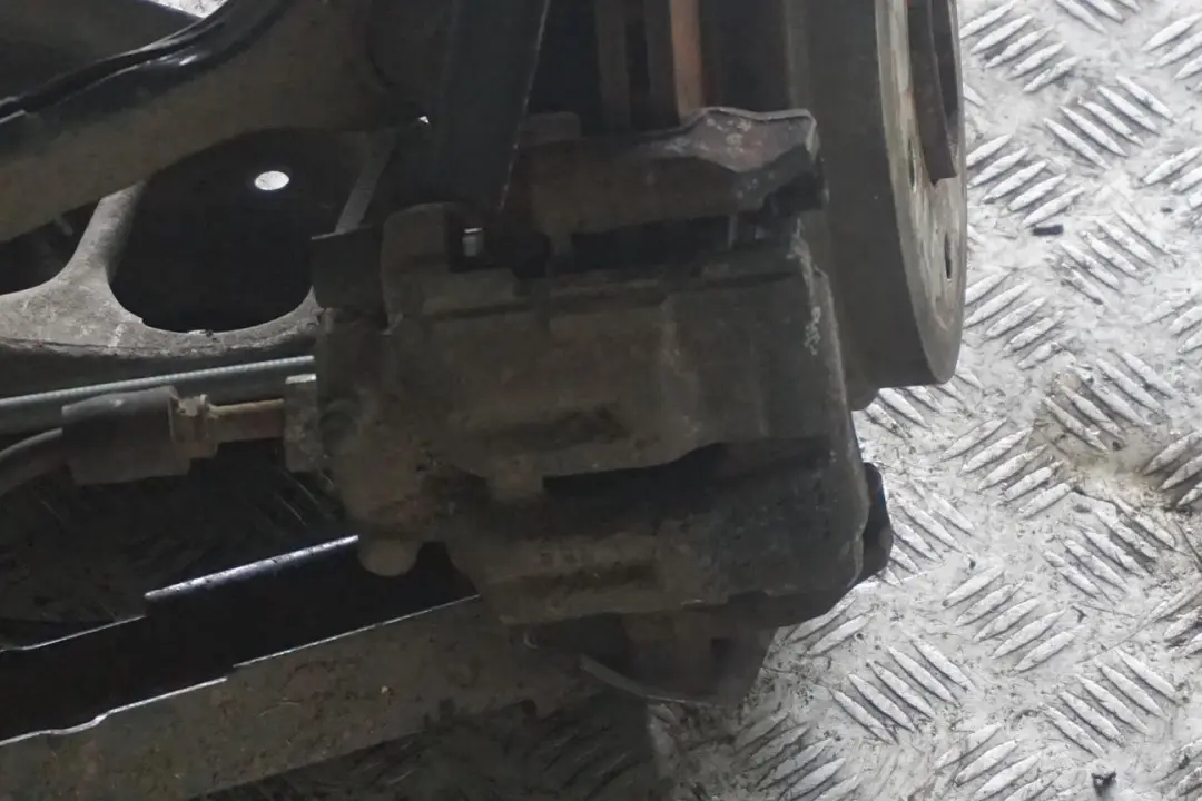 N52 Rear Left N/S Suspension Leg Axle Brake Disc Hub Set to BMW 1 Series E87 130i with Part number 6774807 BMW 1 Series E87 130i N52 Rear Left N/S Suspension Leg Axle Brake Disc Hub Set - SKU 6774807-10 - Part number 6774807