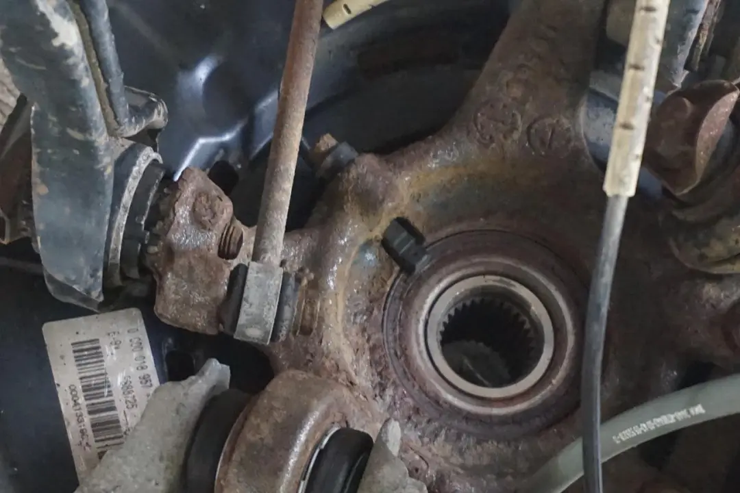 N52 Rear Left N/S Suspension Leg Axle Brake Disc Hub Set to BMW 1 Series E87 130i with Part number 6774807 BMW 1 Series E87 130i N52 Rear Left N/S Suspension Leg Axle Brake Disc Hub Set - SKU 6774807-10 - Part number 6774807