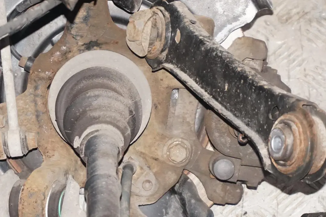 N47S Federbein Stossdämpfer Bremssattelgehäuse Hinten Links für BMW 1 E88 123d mit Teilenummer 6774807 BMW 1 E88 123d N47S Federbein Stossdämpfer Bremssattelgehäuse Hinten Links - SKU 6774807-14 - Teilenummer 6774807
