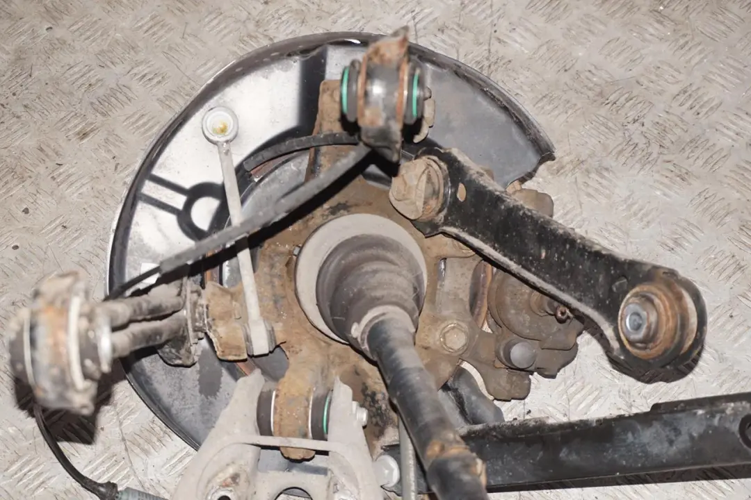 N47S Federbein Stossdämpfer Bremssattelgehäuse Hinten Links für BMW 1 E88 123d mit Teilenummer 6774807 BMW 1 E88 123d N47S Federbein Stossdämpfer Bremssattelgehäuse Hinten Links - SKU 6774807-14 - Teilenummer 6774807