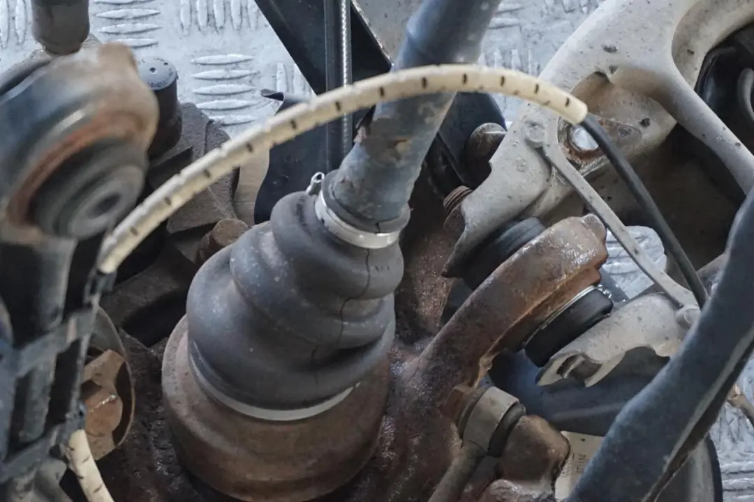 BMW E91 325d M57N2 Eje Trasero Izquierdo Pata de Suspensión Disco de Freno Bujes - SKU 6774807-4 - Número de pieza 6774807