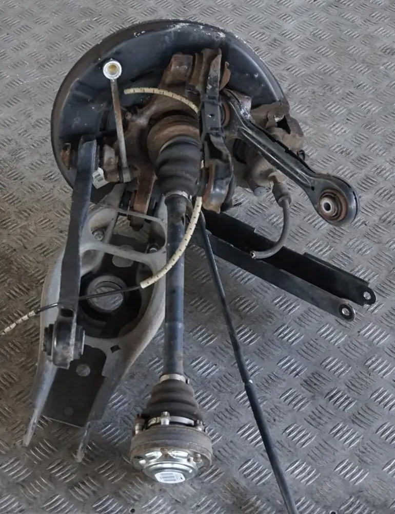 M57N2 Sospensione posteriore sinistra Gamba dell'assale Disco Freno per BMW E91 325d con numero di parte 6774807 BMW E91 325d M57N2 Sospensione posteriore sinistra Gamba dell'assale Disco Freno - SKU 6774807-4 - Numero di parte 6774807