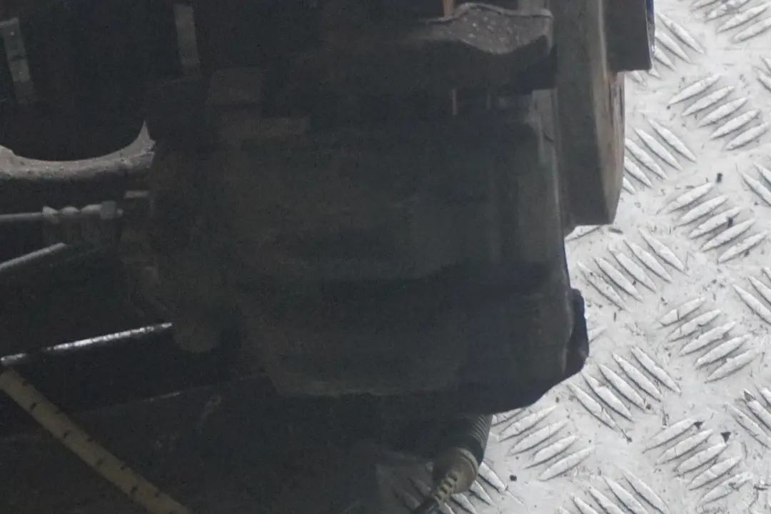 BMW 1 er E81 130i N52N Schwenklager Radträger Bremssattel Set Hinten Links - SKU 6774807-8 - Teilenummer 6774807