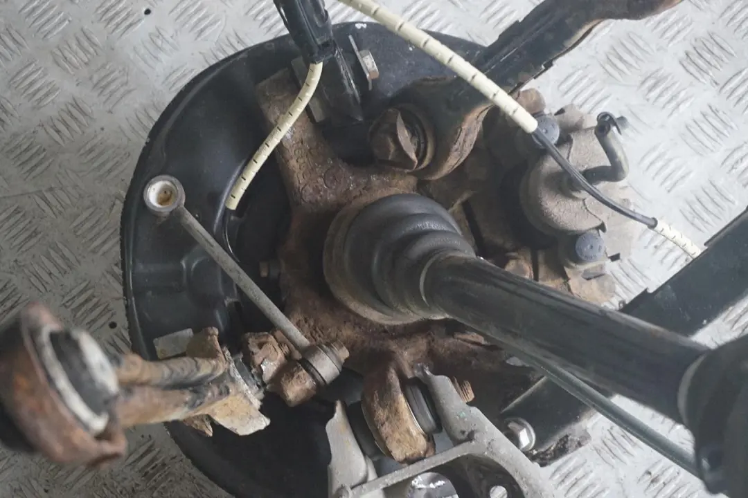 N52N Rear Left N/S Suspension Leg Axle Brake Disc Hub Set to BMW 1 Series E81 130i with Part number 6774807 BMW 1 Series E81 130i N52N Rear Left N/S Suspension Leg Axle Brake Disc Hub Set - SKU 6774807-8 - Part number 6774807