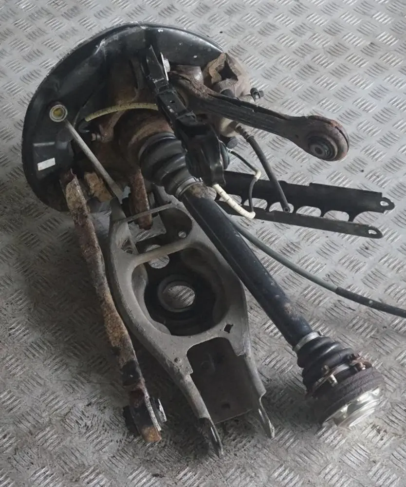 N52N Moyeu Disque Frein Jambe Suspension Arrière Gauche pour BMW E81 E91 E92 E93 à propos du numéro de pièce 6774807 BMW E81 E91 E92 E93 N52N Moyeu Disque Frein Jambe Suspension Arrière Gauche - SKU 6774807-8 - Numéro de pièce 6774807