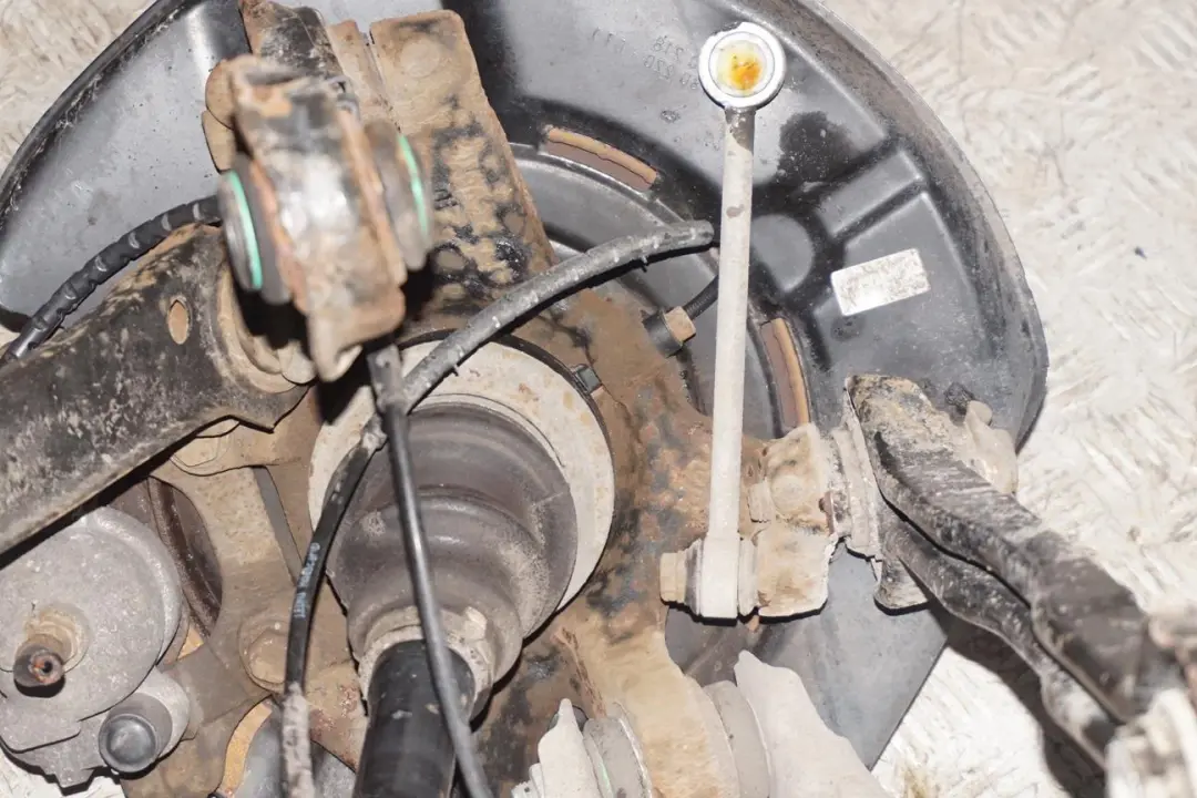 BMW E88 123d N47S Federbein Stossdämpfer Bremssattelgehäuse Hinten Rechts - SKU 6774808-16 - Teilenummer 6774808