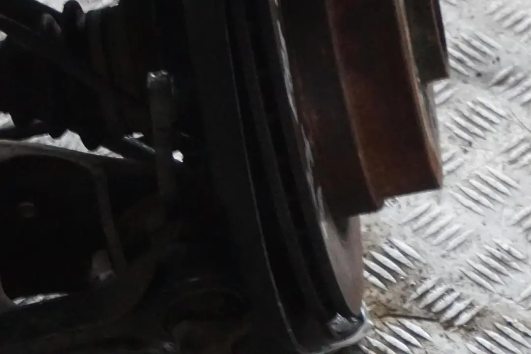 BMW E88 123d N47S Federbein Stossdämpfer Bremssattelgehäuse Hinten Rechts - SKU 6774808-16 - Teilenummer 6774808