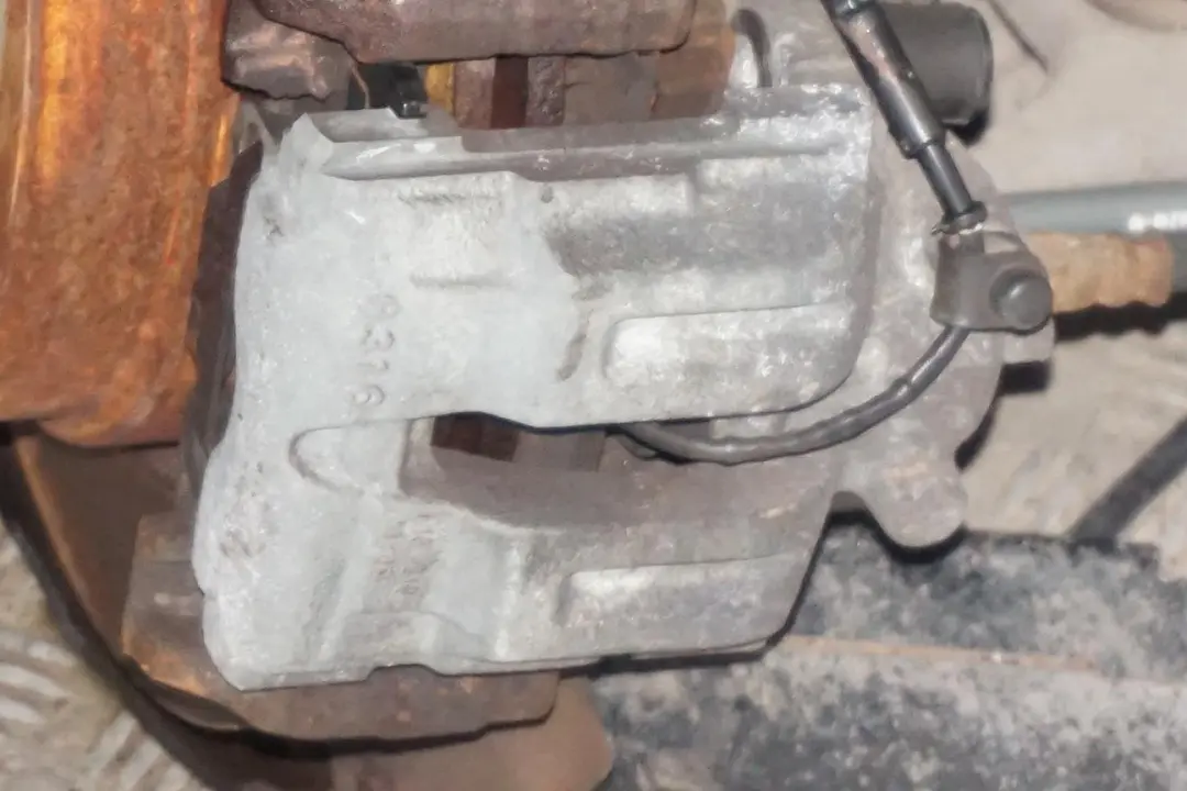 N47S Federbein Stossdämpfer Bremssattelgehäuse Hinten Rechts für BMW E88 123d mit Teilenummer 6774808 BMW E88 123d N47S Federbein Stossdämpfer Bremssattelgehäuse Hinten Rechts - SKU 6774808-16 - Teilenummer 6774808