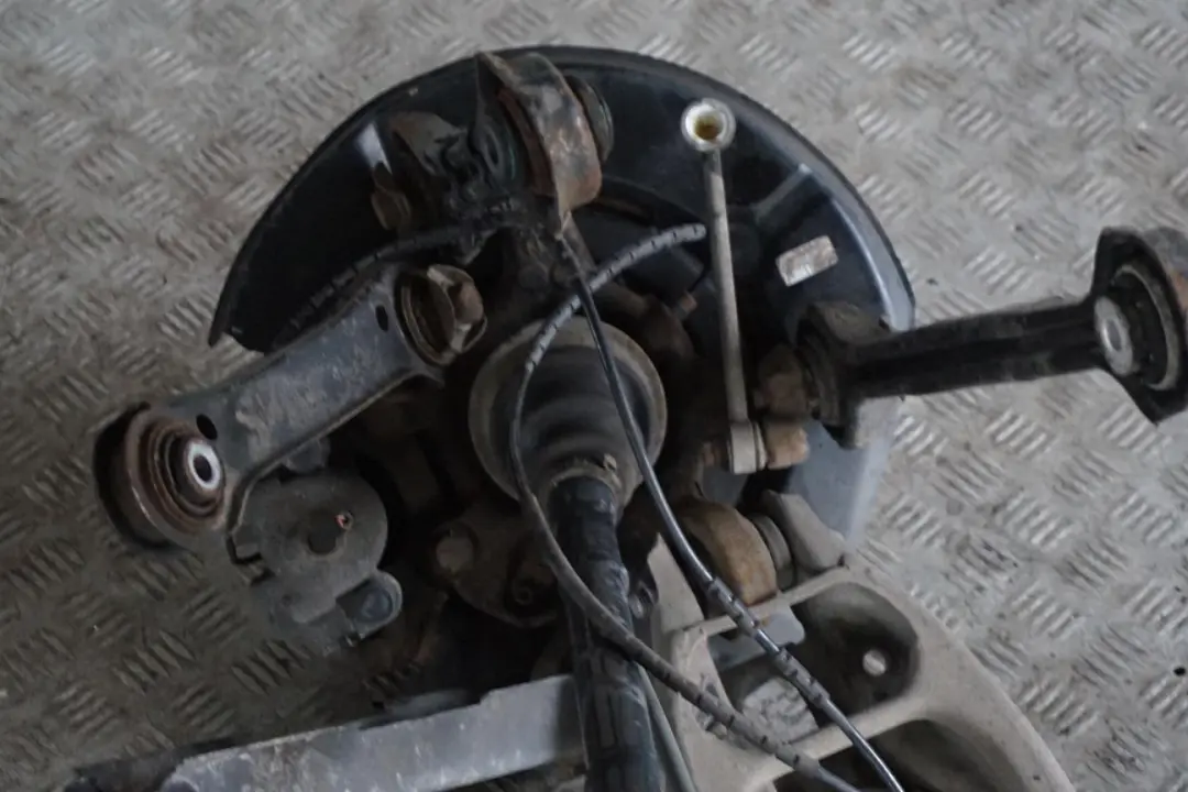 N47S Federbein Stossdämpfer Bremssattelgehäuse Hinten Rechts für BMW E88 123d mit Teilenummer 6774808 BMW E88 123d N47S Federbein Stossdämpfer Bremssattelgehäuse Hinten Rechts - SKU 6774808-16 - Teilenummer 6774808