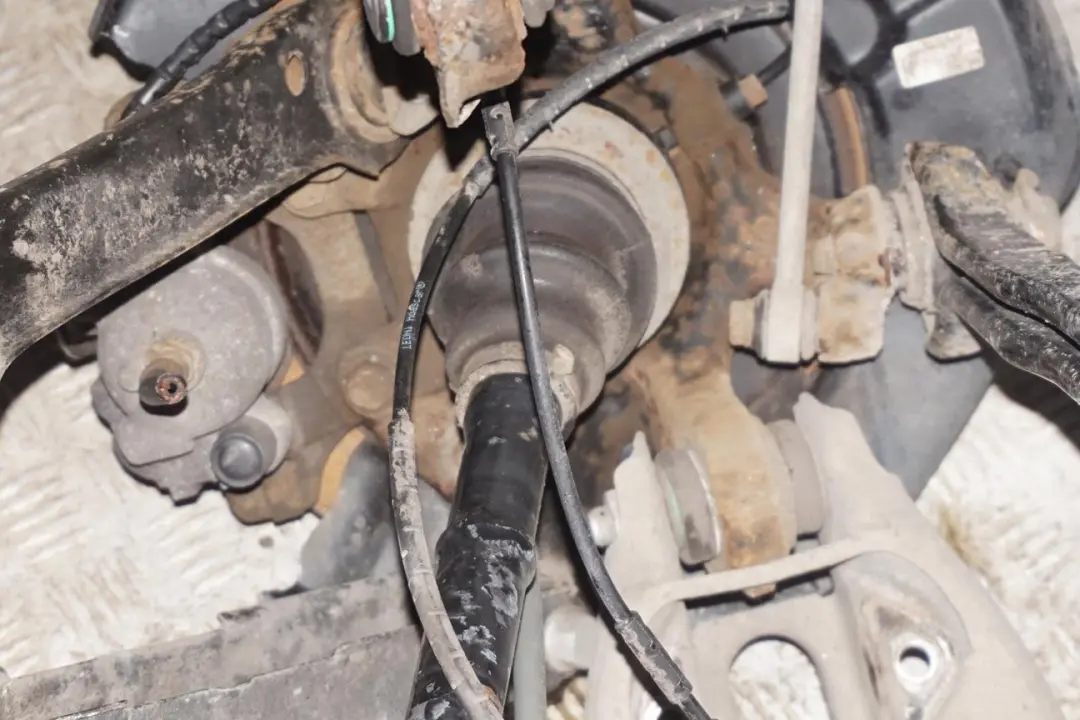 N47S Trasera Derecha Suspension Cubo Pierna Pinza De Freno De Disco para BMW E88 123d con número de pieza 6774808 BMW E88 123d N47S Trasera Derecha Suspension Cubo Pierna Pinza De Freno De Disco - SKU 6774808-16 - Número de pieza 6774808