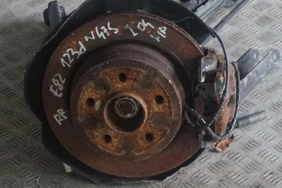 BMW 1 E82 123d N47S Federbein Stossdämpfer Bremssattelgehäuse Hinten Rechts - SKU 6774808-9 - Teilenummer 6774808