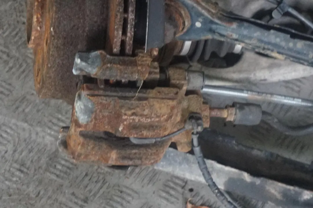 BMW 1 E82 123d N47S Federbein Stossdämpfer Bremssattelgehäuse Hinten Rechts - SKU 6774808-9 - Teilenummer 6774808