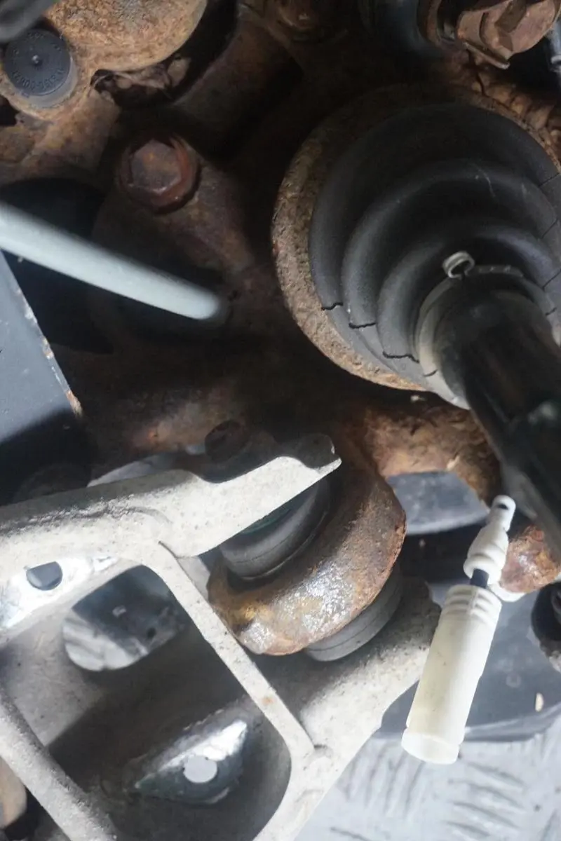 BMW 1 E82 123d N47S Federbein Stossdämpfer Bremssattelgehäuse Hinten Rechts - SKU 6774808-9 - Teilenummer 6774808