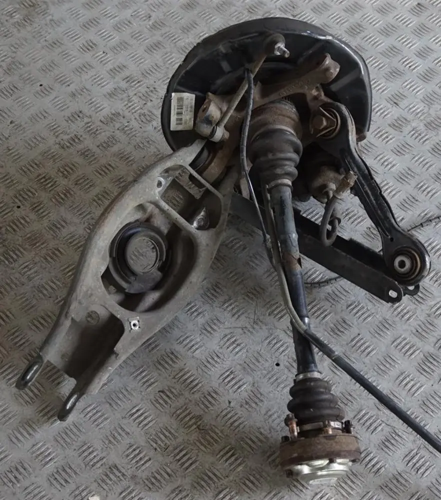 N47 Zwrotnica półoś lewa 177HP do BMW E87 120d o numerze 6774809 BMW E87 120d N47 Zwrotnica półoś lewa 177HP - SKU 6774809-12 - Numer Części 6774809