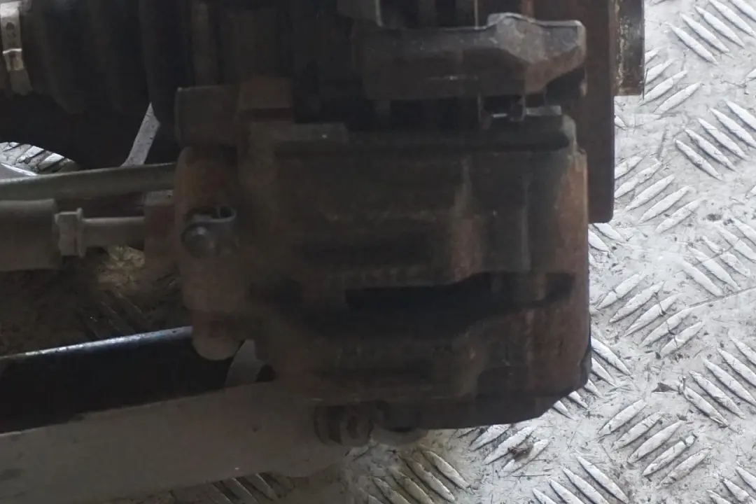 Reihe E87 120d M47N2 Abtriebswelle Schwenklager Hinten Links für BMW 1 mit Teilenummer 6774809 BMW 1 Reihe E87 120d M47N2 Abtriebswelle Schwenklager Hinten Links - SKU 6774809-14 - Teilenummer 6774809