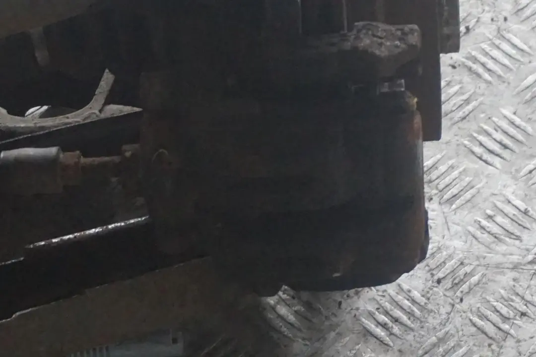 N47 Albero di Uscita Cuscinetto Perno Posteriore Sinistra per BMW E90 318d con numero di parte 6774809 BMW E90 318d N47 Albero di Uscita Cuscinetto Perno Posteriore Sinistra - SKU 6774809-16 - Numero di parte 6774809