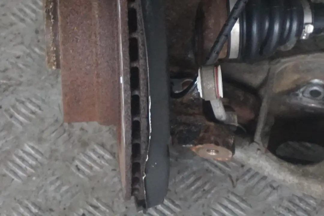 Reihe E90 318d N47 Abtriebswelle Schwenklager Hinten Links für BMW 3 mit Teilenummer 6774809 BMW 3 Reihe E90 318d N47 Abtriebswelle Schwenklager Hinten Links - SKU 6774809-16 - Teilenummer 6774809