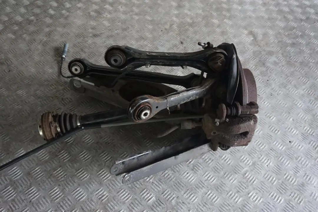 N45 Zwrotnica półoś lewa lewy tył do BMW E87 116i o numerze 6774809 BMW E87 116i N45 Zwrotnica półoś lewa lewy tył - SKU 6774809-18 - Numer Części 6774809