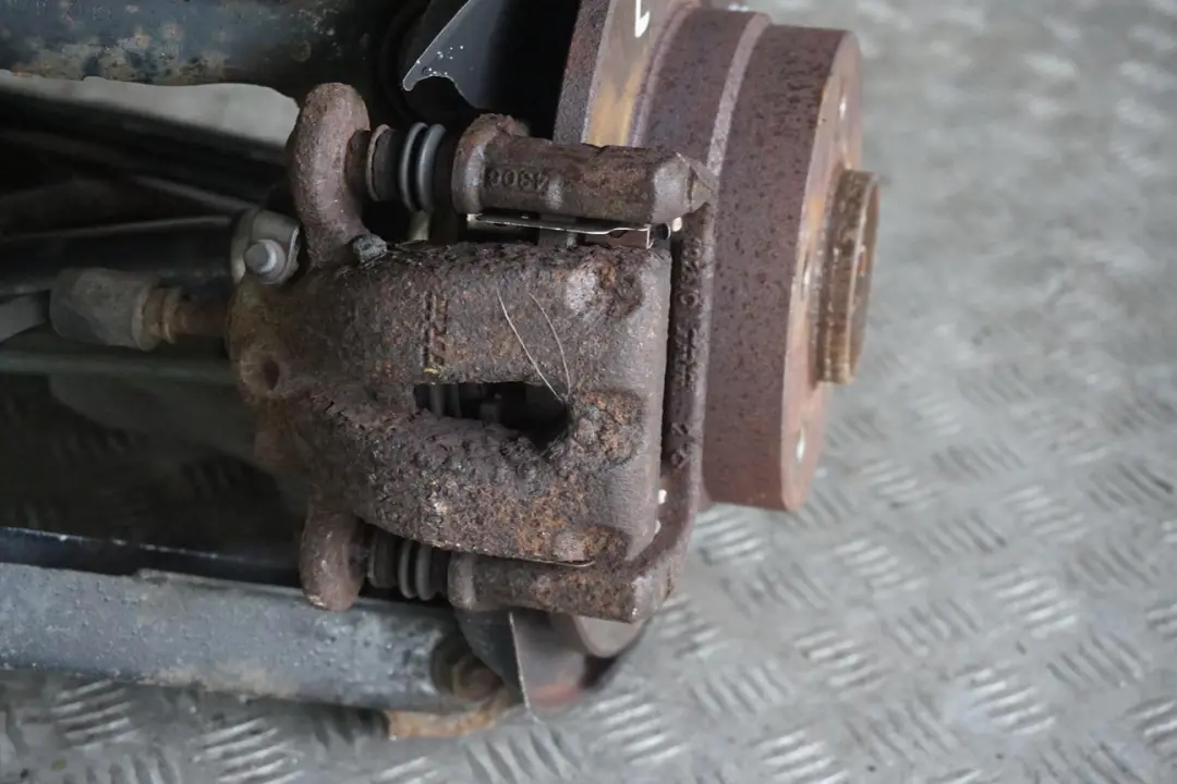 BMW E87 116i N45 Zwrotnica półoś lewa lewy tył - SKU 6774809-18 - Numer Części 6774809