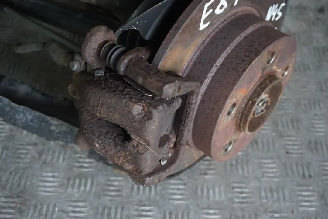 BMW E87 116i N45 Trasero Izquierdo Resorte Pierna Freno Calibre Suspension Hub - SKU 6774809-18 - Número de pieza 6774809