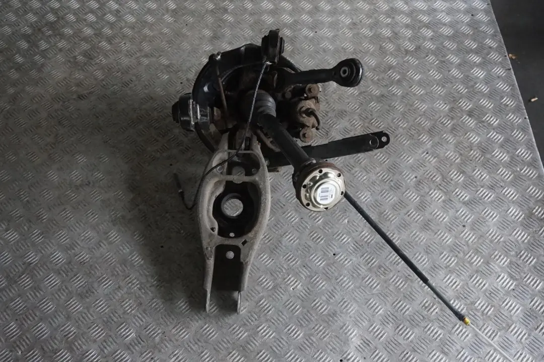 N45 116PS Abtriebswelle Schwenklager Bremssattel Hinten Links für BMW 1 E87 116i mit Teilenummer 6774809 BMW 1 E87 116i N45 116PS Abtriebswelle Schwenklager Bremssattel Hinten Links - SKU 6774809-18 - Teilenummer 6774809