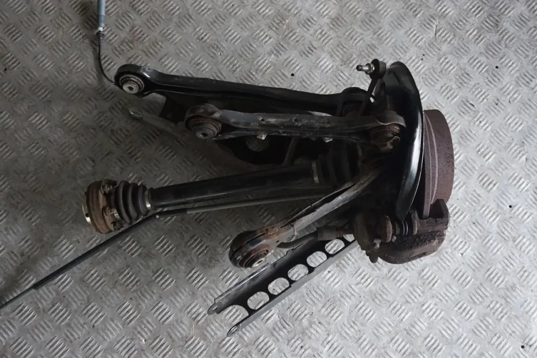 N45 Trasero Izquierdo Resorte Pierna Freno Calibre Suspension Hub para BMW E87 116i con número de pieza 6774809 BMW E87 116i N45 Trasero Izquierdo Resorte Pierna Freno Calibre Suspension Hub - SKU 6774809-18 - Número de pieza 6774809