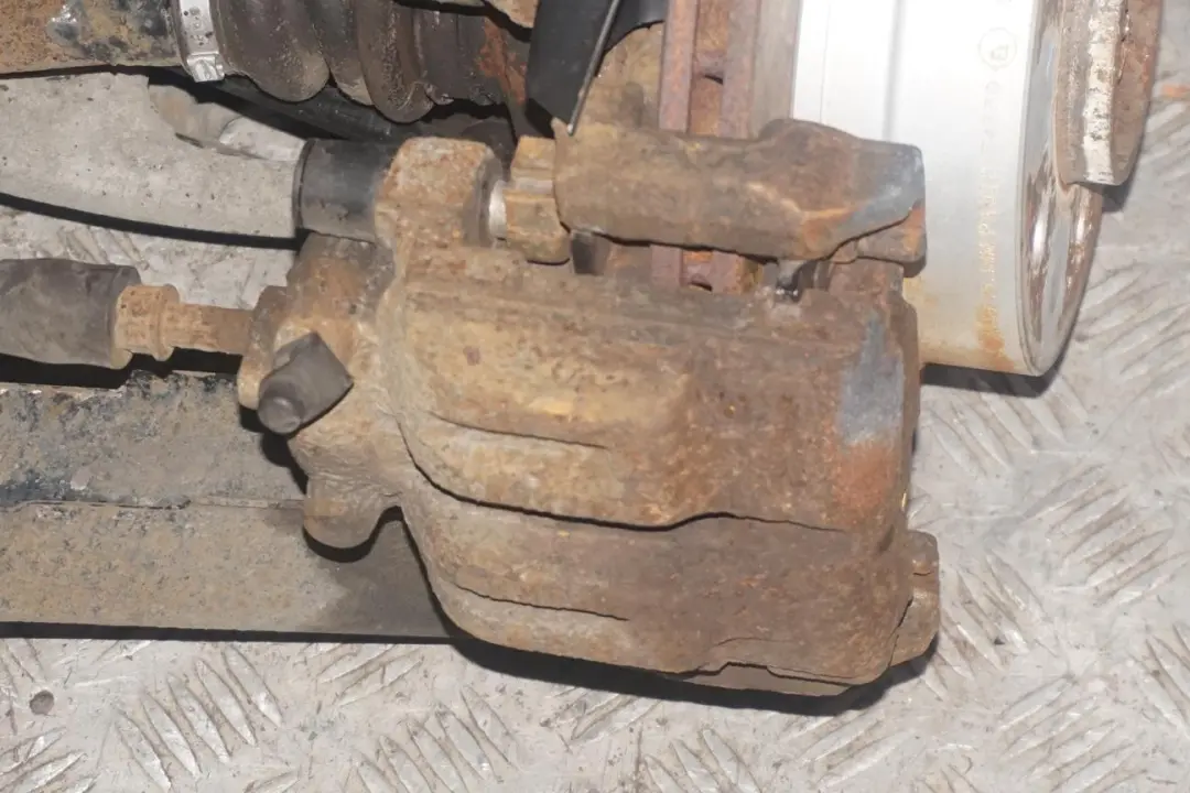 N47 Trasera Izquierda N / Suspension Pierna Portador Disco De Freno para BMW E90 320d con número de pieza 6774809 BMW E90 320d N47 Trasera Izquierda N / Suspension Pierna Portador Disco De Freno - SKU 6774809-20 - Número de pieza 6774809