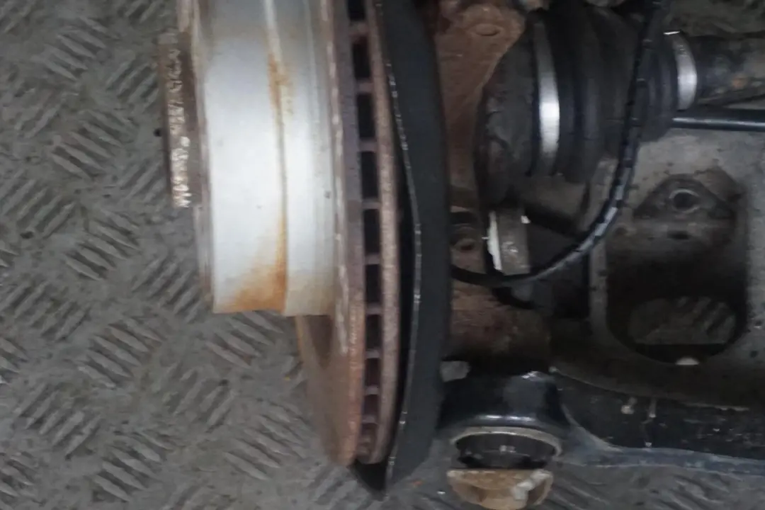 BMW E90 320d N47 Trasera Izquierda N / Suspension Pierna Portador Disco De Freno - SKU 6774809-20 - Número de pieza 6774809