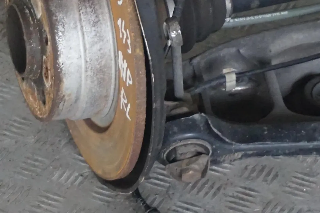 N43 Zwrotnica Półoś Lewy Tył 143HP do BMW E87 118i o numerze 6774809 BMW E87 118i N43 Zwrotnica Półoś Lewy Tył 143HP - SKU 6774809-23 - Numer Części 6774809