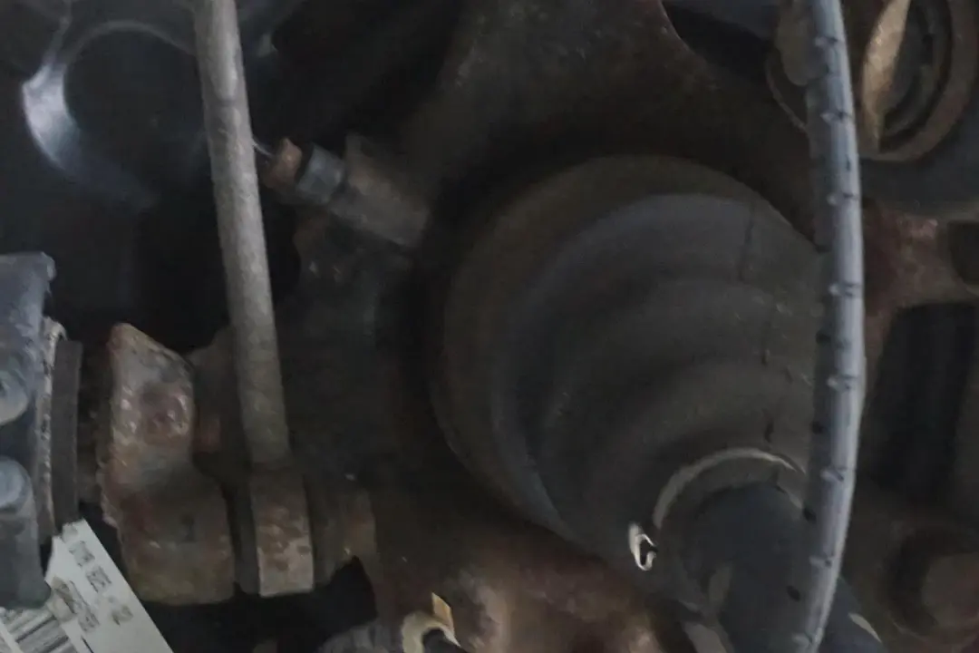 N43 Rear Left Spring Strut Leg Brake Suspension Hub para BMW E87 118i con número de pieza 6774809 BMW E87 118i N43 Rear Left Spring Strut Leg Brake Suspension Hub - SKU 6774809-23 - Número de pieza 6774809