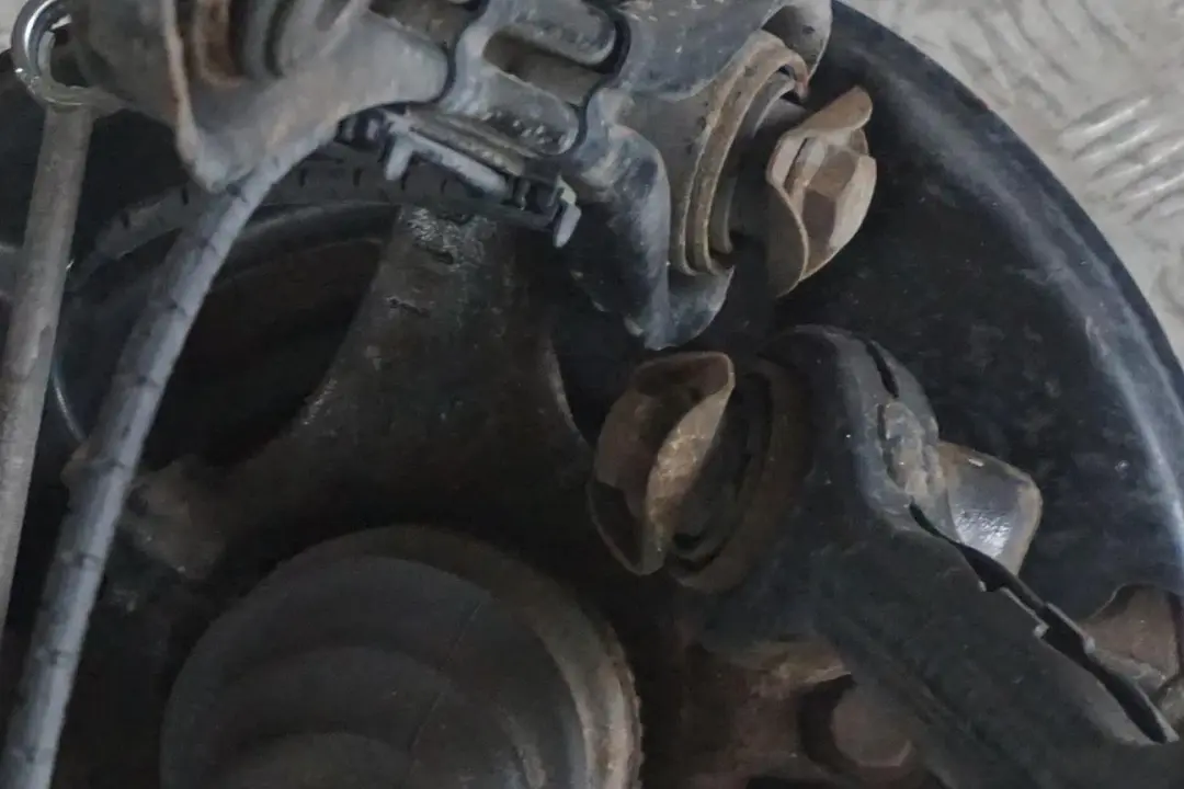 N43 Zwrotnica Półoś Lewy Tył 143HP do BMW E87 118i o numerze 6774809 BMW E87 118i N43 Zwrotnica Półoś Lewy Tył 143HP - SKU 6774809-23 - Numer Części 6774809