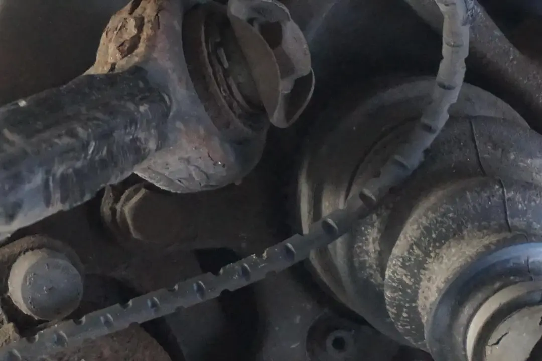 N43 Rear Right O/S Spring Strut Leg Brake Suspension to BMW 3 Series E90 318i with Part number 6783654 BMW 3 Series E90 318i N43 Rear Right O/S Spring Strut Leg Brake Suspension - SKU 6774809-26 - Part number 6783654