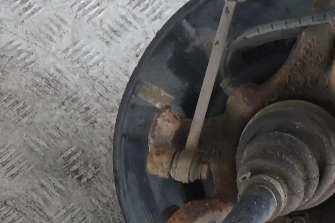 N47 Trasera Izquierda Suspension Pierna Eje Disco De Freno para BMW E81 118d con número de pieza 6774809 BMW E81 118d N47 Trasera Izquierda Suspension Pierna Eje Disco De Freno - SKU 6774809-29 - Número de pieza 6774809