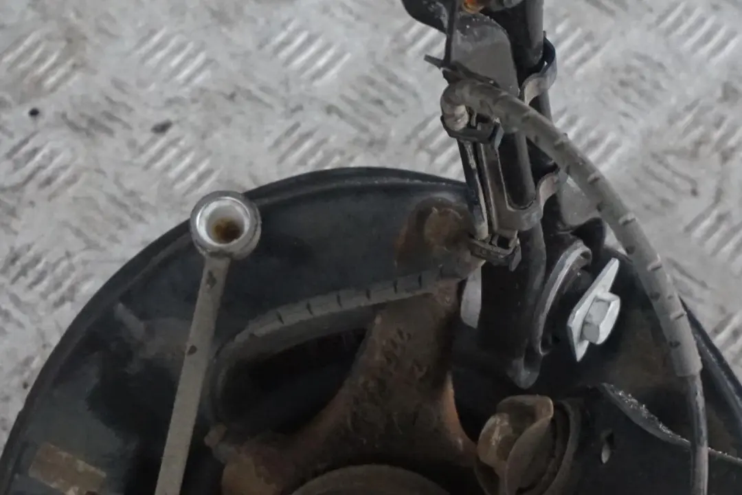 N47 Trasera Izquierda Suspension Pierna Eje Disco De Freno para BMW E81 118d con número de pieza 6774809 BMW E81 118d N47 Trasera Izquierda Suspension Pierna Eje Disco De Freno - SKU 6774809-29 - Número de pieza 6774809