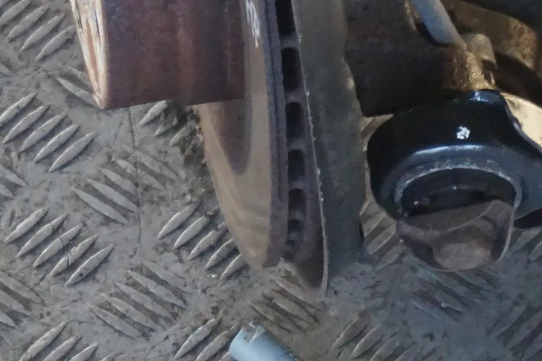 N53 Rear Left N/S Spring Strut Leg Brake Suspension Hub to BMW E92 325i with Part number 6774809 BMW E92 325i N53 Rear Left N/S Spring Strut Leg Brake Suspension Hub - SKU 6774809-3 - Part number 6774809