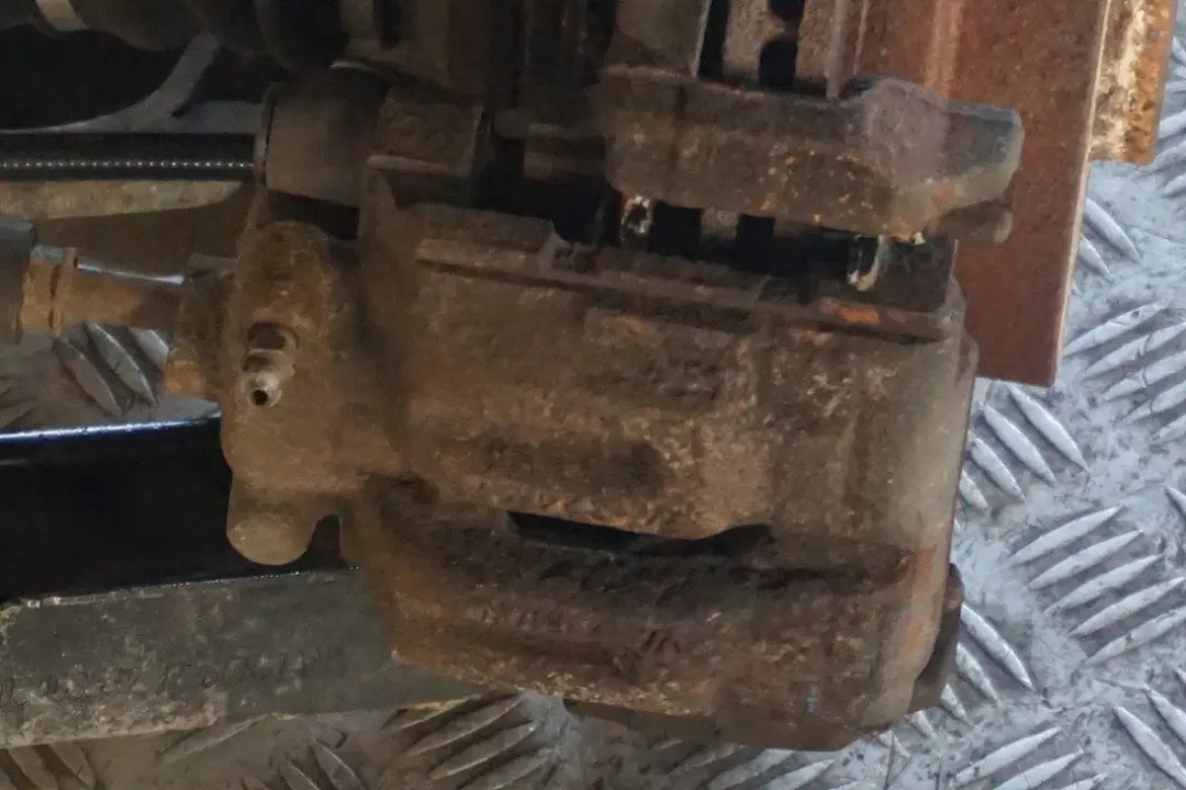 N53 Rear Left N/S Spring Strut Leg Brake Suspension Hub to BMW E92 325i with Part number 6774809 BMW E92 325i N53 Rear Left N/S Spring Strut Leg Brake Suspension Hub - SKU 6774809-3 - Part number 6774809