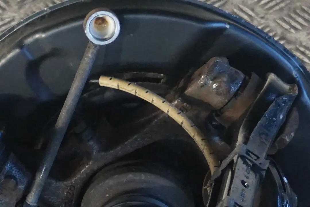 N53 Rear Left N/S Spring Strut Leg Brake Suspension Hub to BMW E92 325i with Part number 6774809 BMW E92 325i N53 Rear Left N/S Spring Strut Leg Brake Suspension Hub - SKU 6774809-3 - Part number 6774809