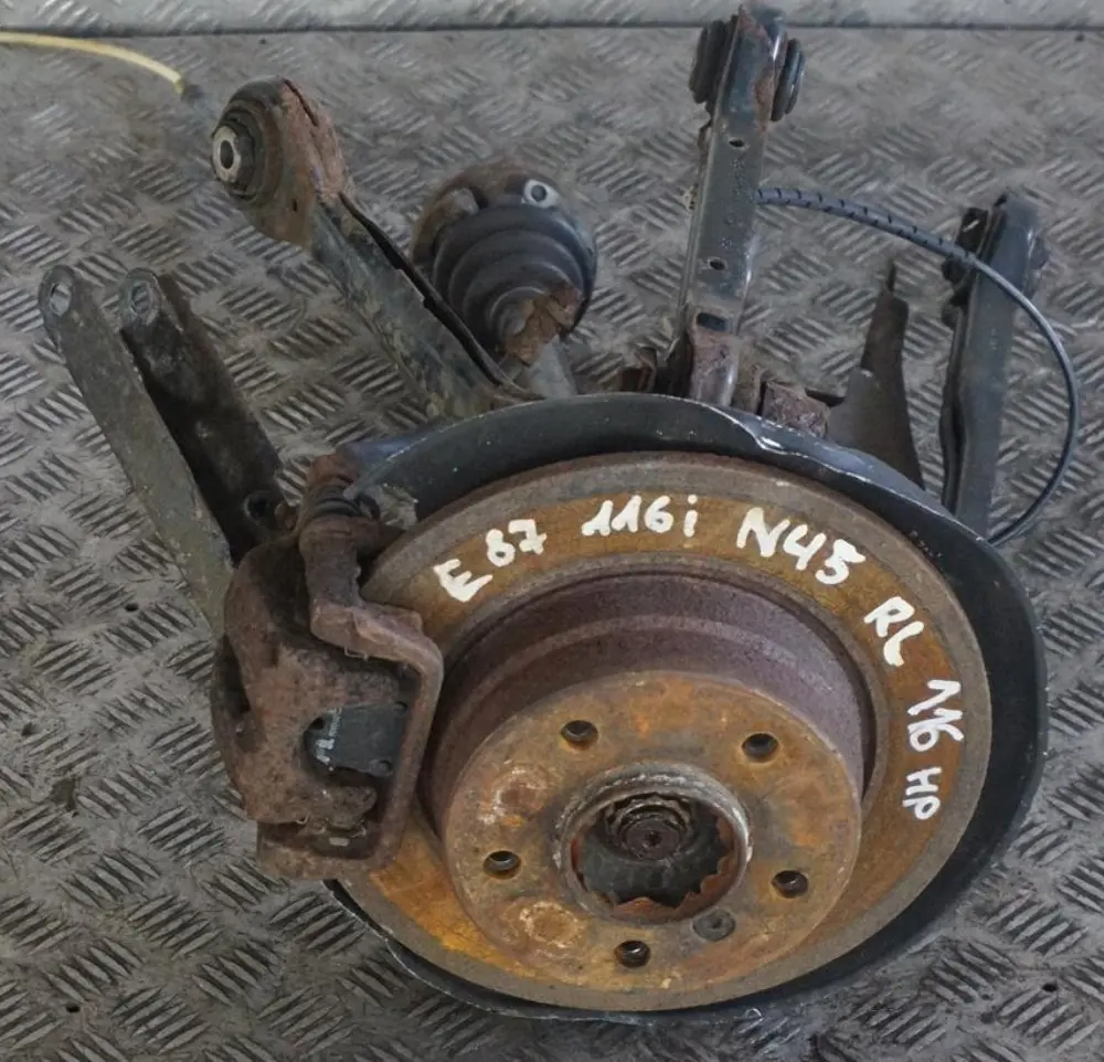 N45 Trasera Izquierda Primavera Strut Pierna Freno Suspension Hub para BMW E87 116i con número de pieza 6774809 BMW E87 116i N45 Trasera Izquierda Primavera Strut Pierna Freno Suspension Hub - SKU 6774809-7 - Número de pieza 6774809