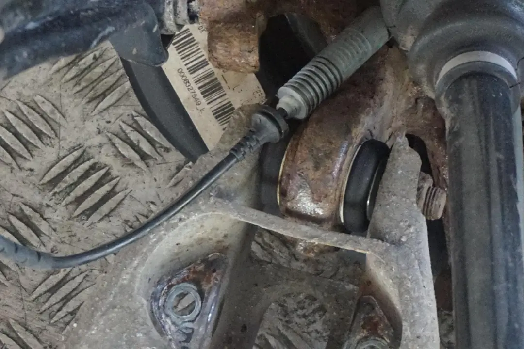 N45 Zwrotnica półoś lewa 116HP do BMW E87 116i o numerze 6774809 BMW E87 116i N45 Zwrotnica półoś lewa 116HP - SKU 6774809-7 - Numer Części 6774809