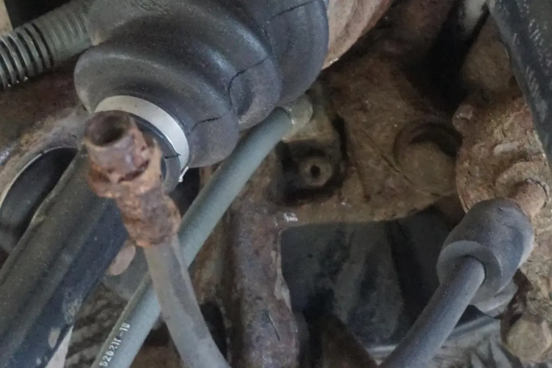 N45 116PS Abtriebswelle Schwenklager Bremssattel Hinten Links für BMW E87 116i mit Teilenummer 6774809 BMW E87 116i N45 116PS Abtriebswelle Schwenklager Bremssattel Hinten Links - SKU 6774809-7 - Teilenummer 6774809